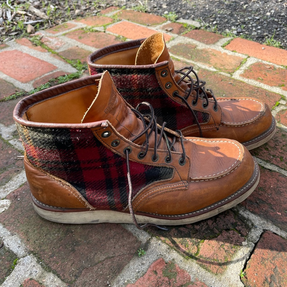 Mens Red Wing X Woolrich size 13 leather work boots.